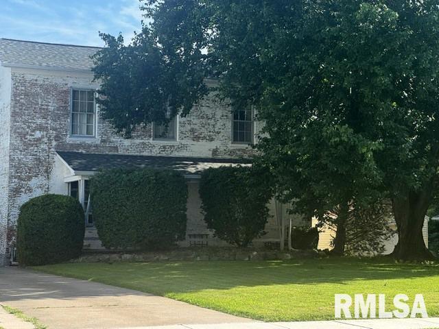 If you want a nice 4 unit apartment house  here is your opportunity . Separate utilities, except for water and sewer. This is a must see and well maintained building.