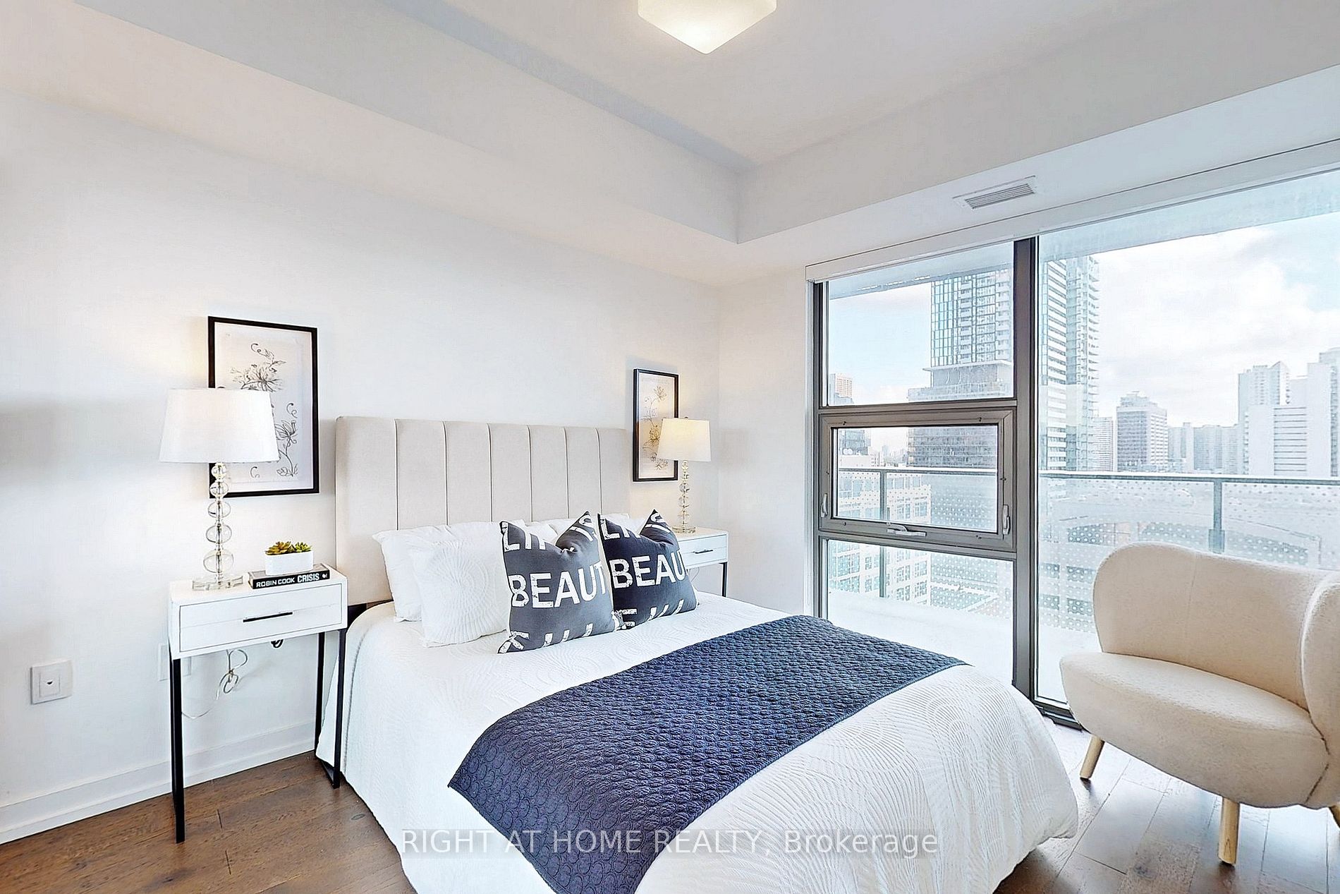 11 W Wellesley St 1301