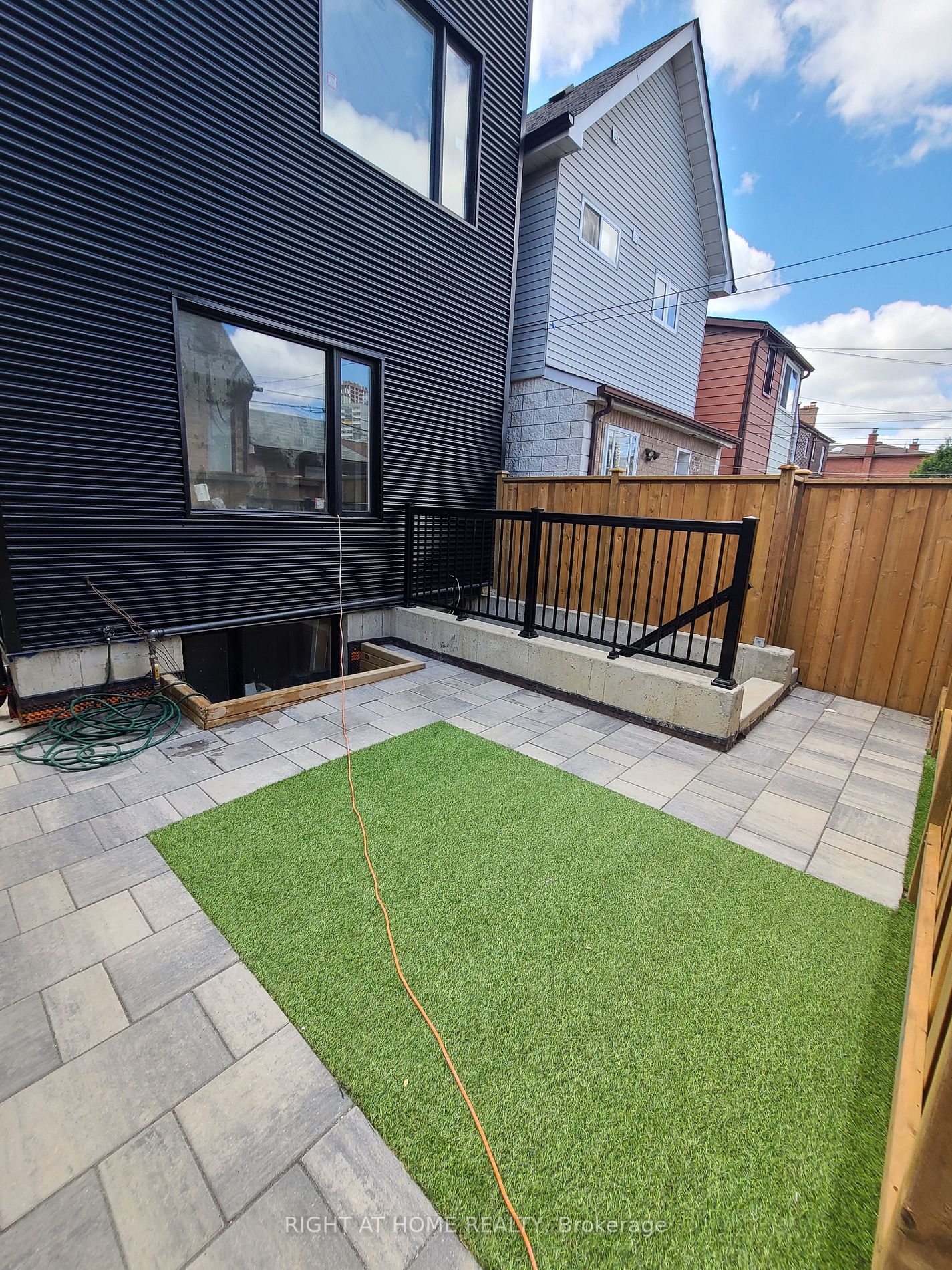 106 Lappin Ave 1