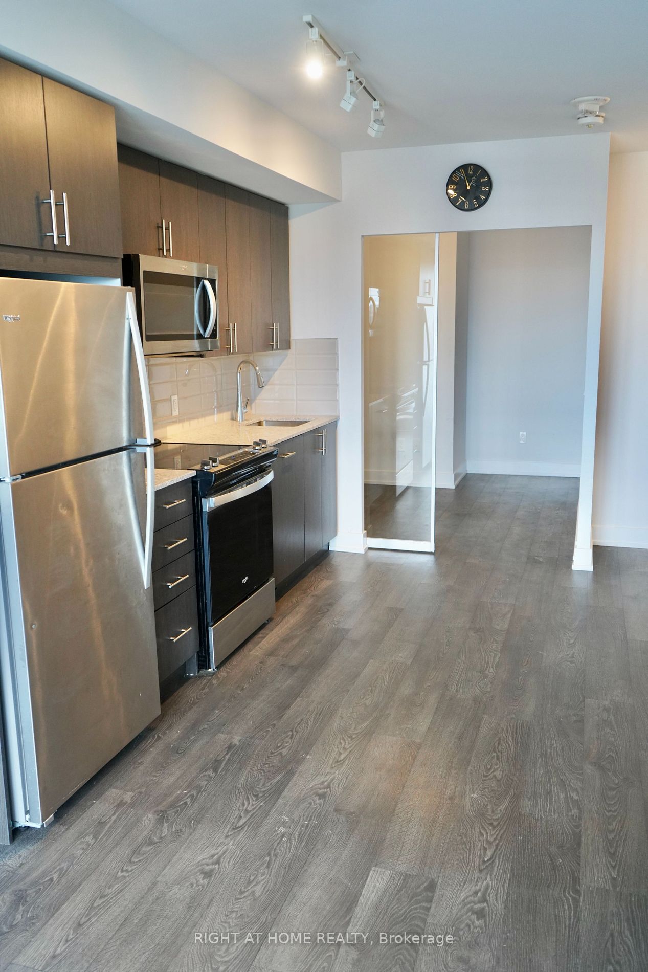 2550 Simcoe St 1109