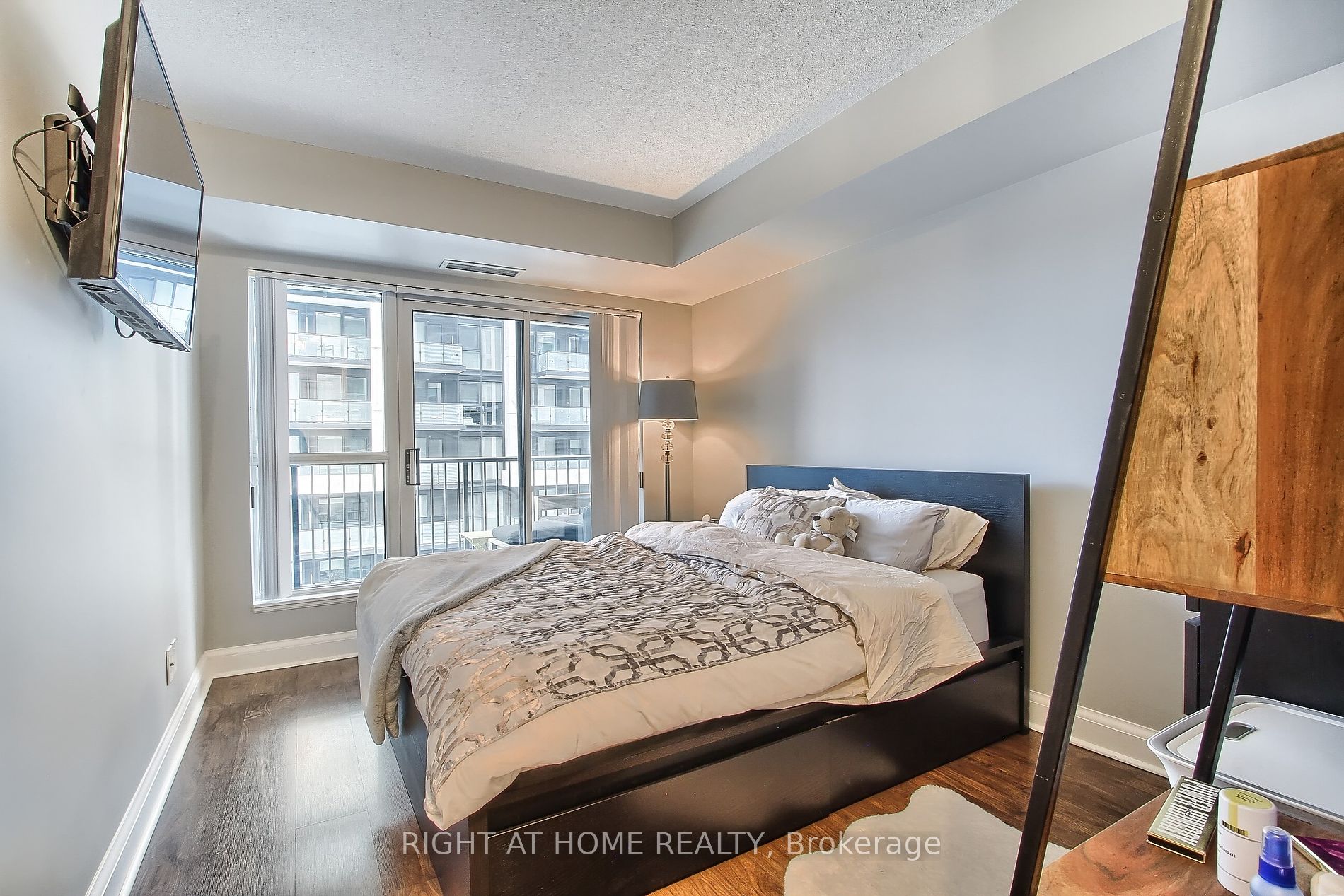 185 Oneida Cres 709