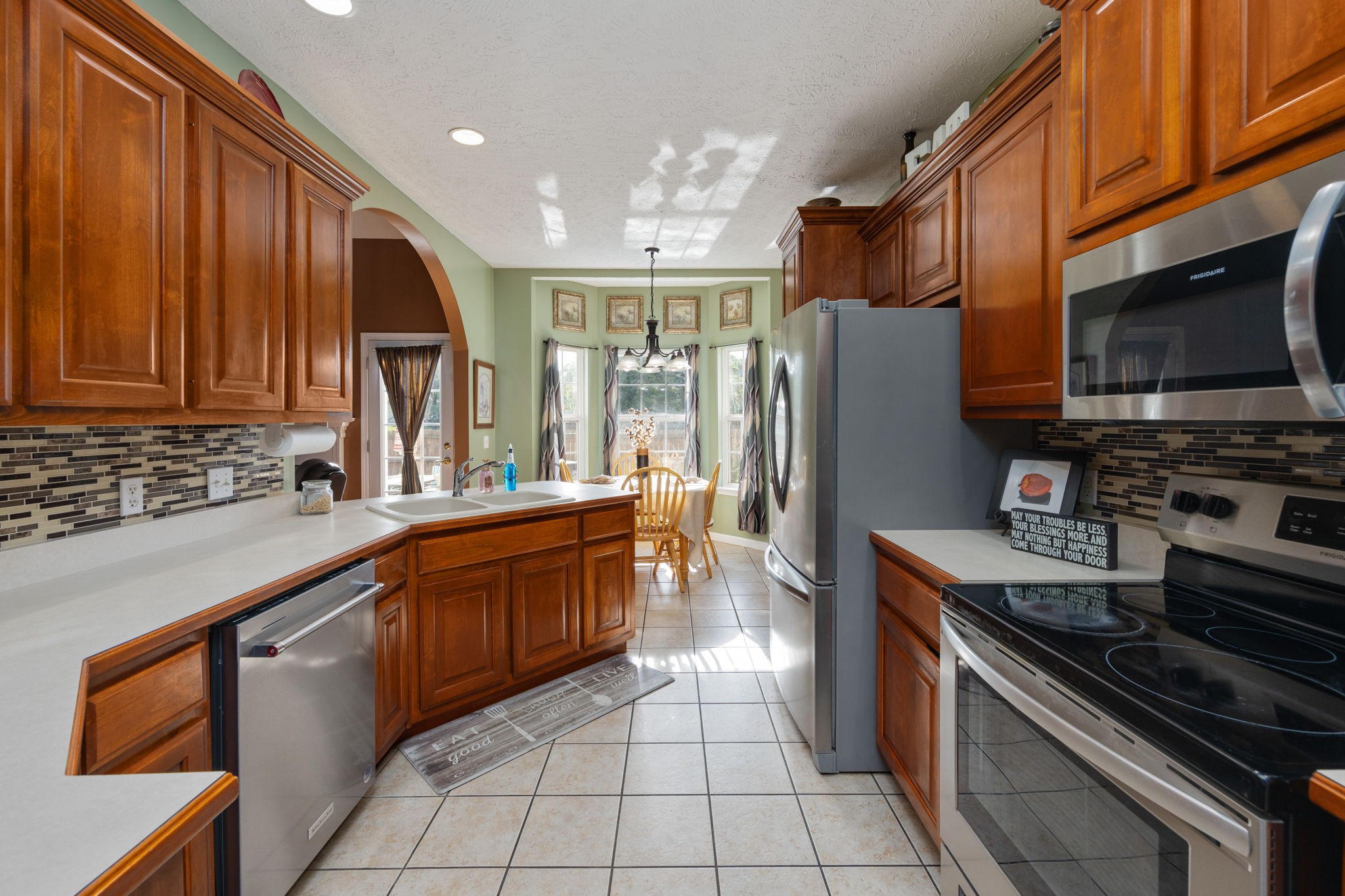 220 Iroquois Dr