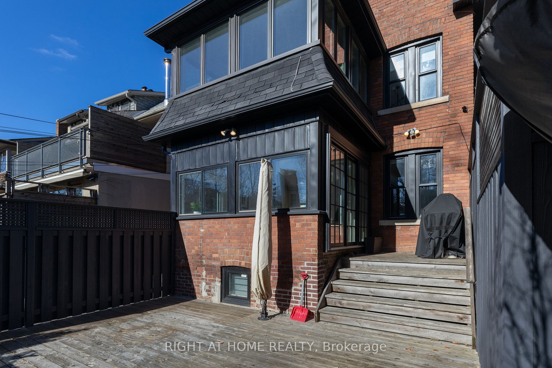 27 E Woodlawn Ave