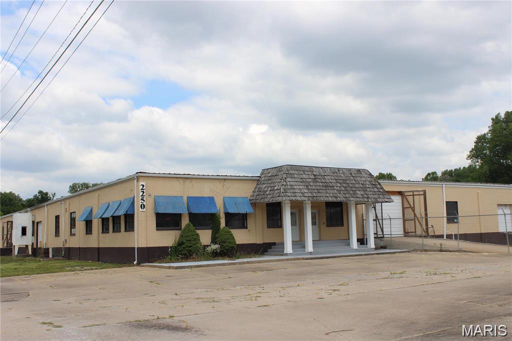 2250 Warren Barrett Drive