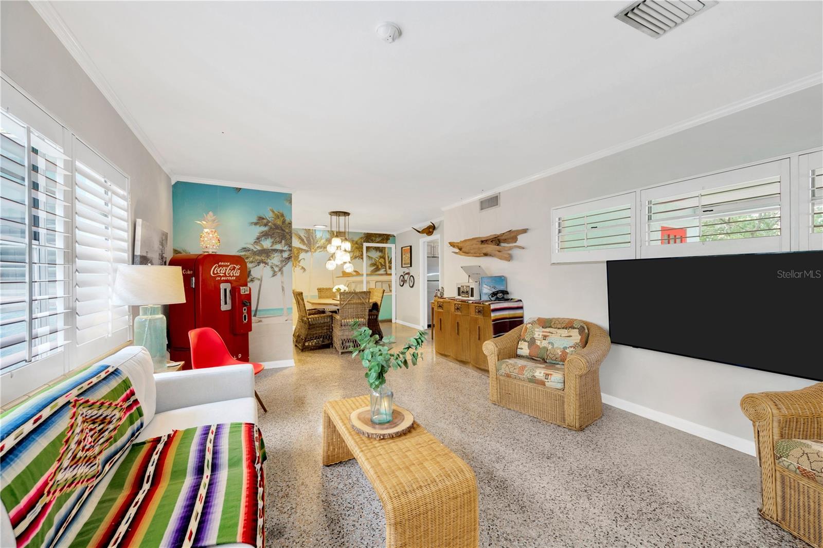 1042 S Sterling Avenue