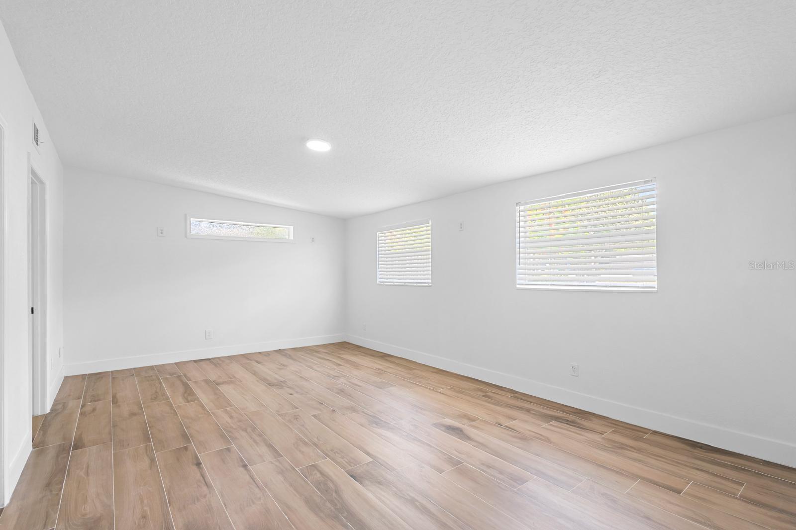 1511 E Horatio Avenue