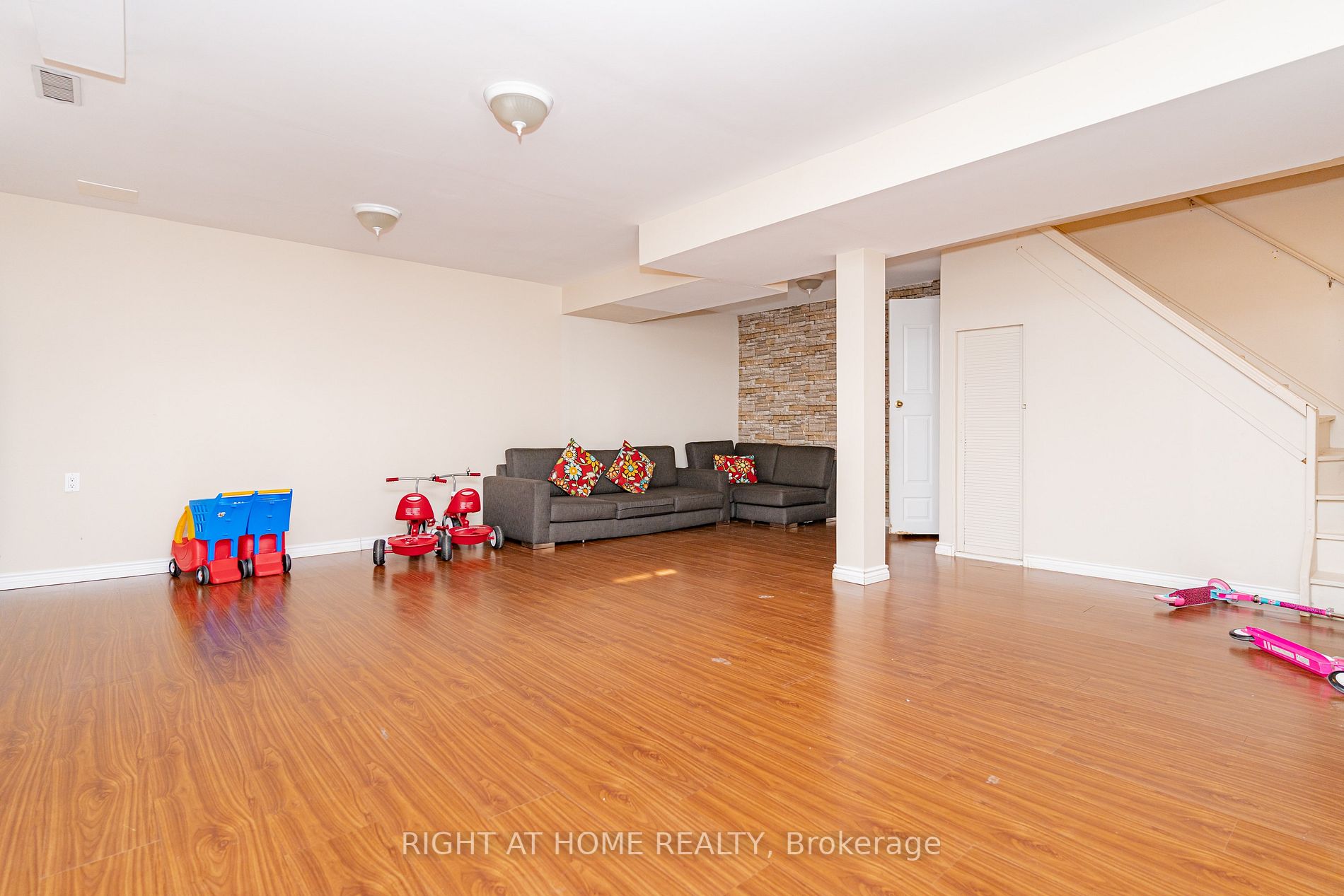 27 Quail Feather Cres
