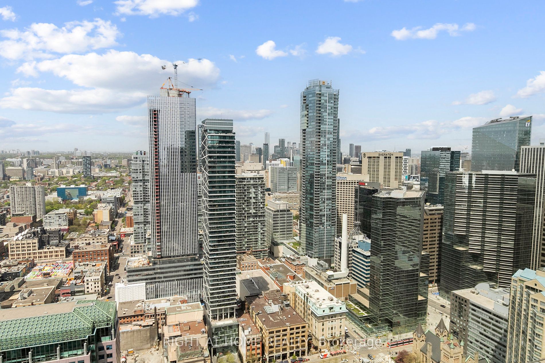 183 W Wellington St 3902