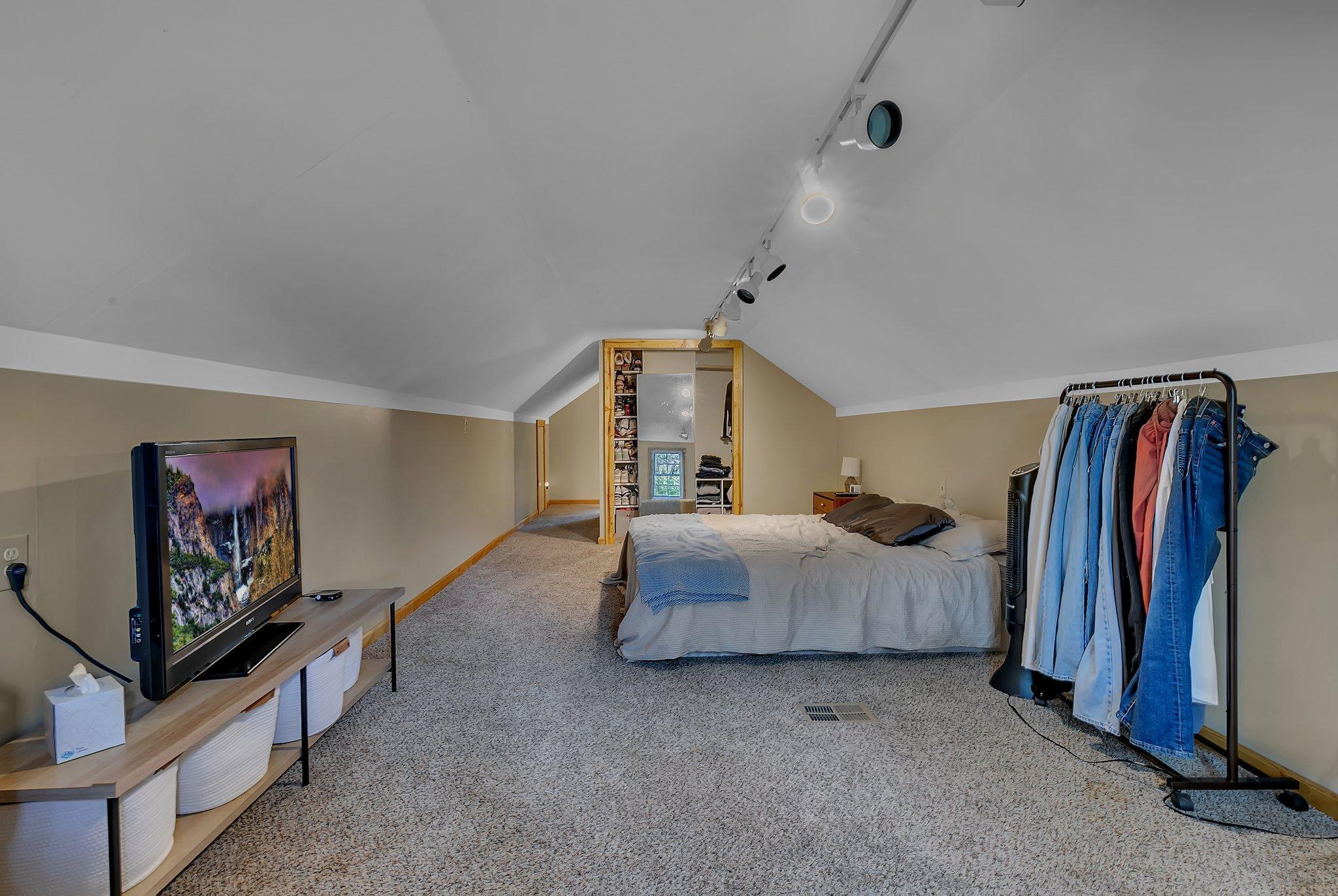 17 Riverside Avenue S