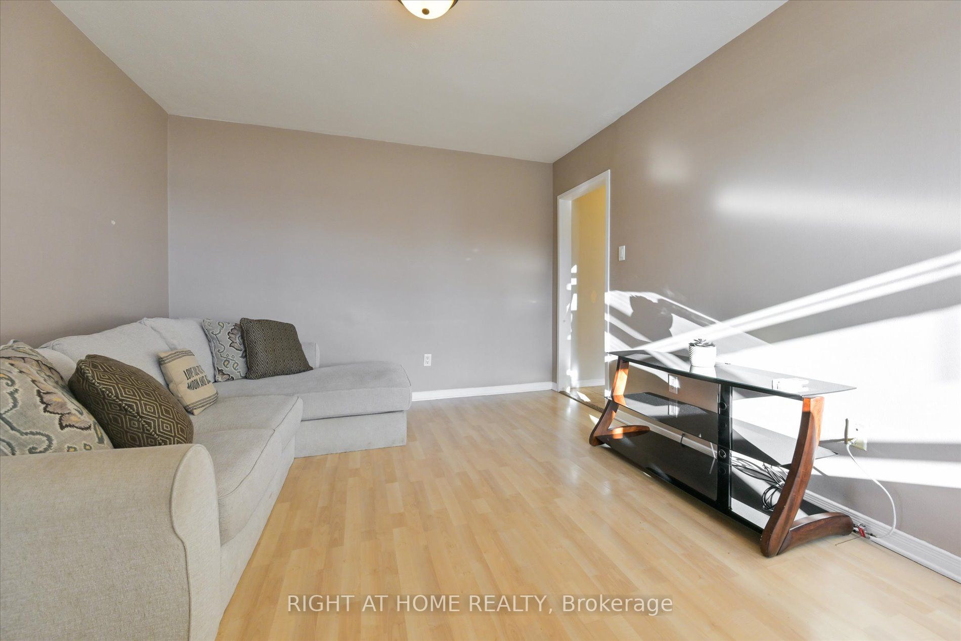 3105 Queen Frederica Dr 905