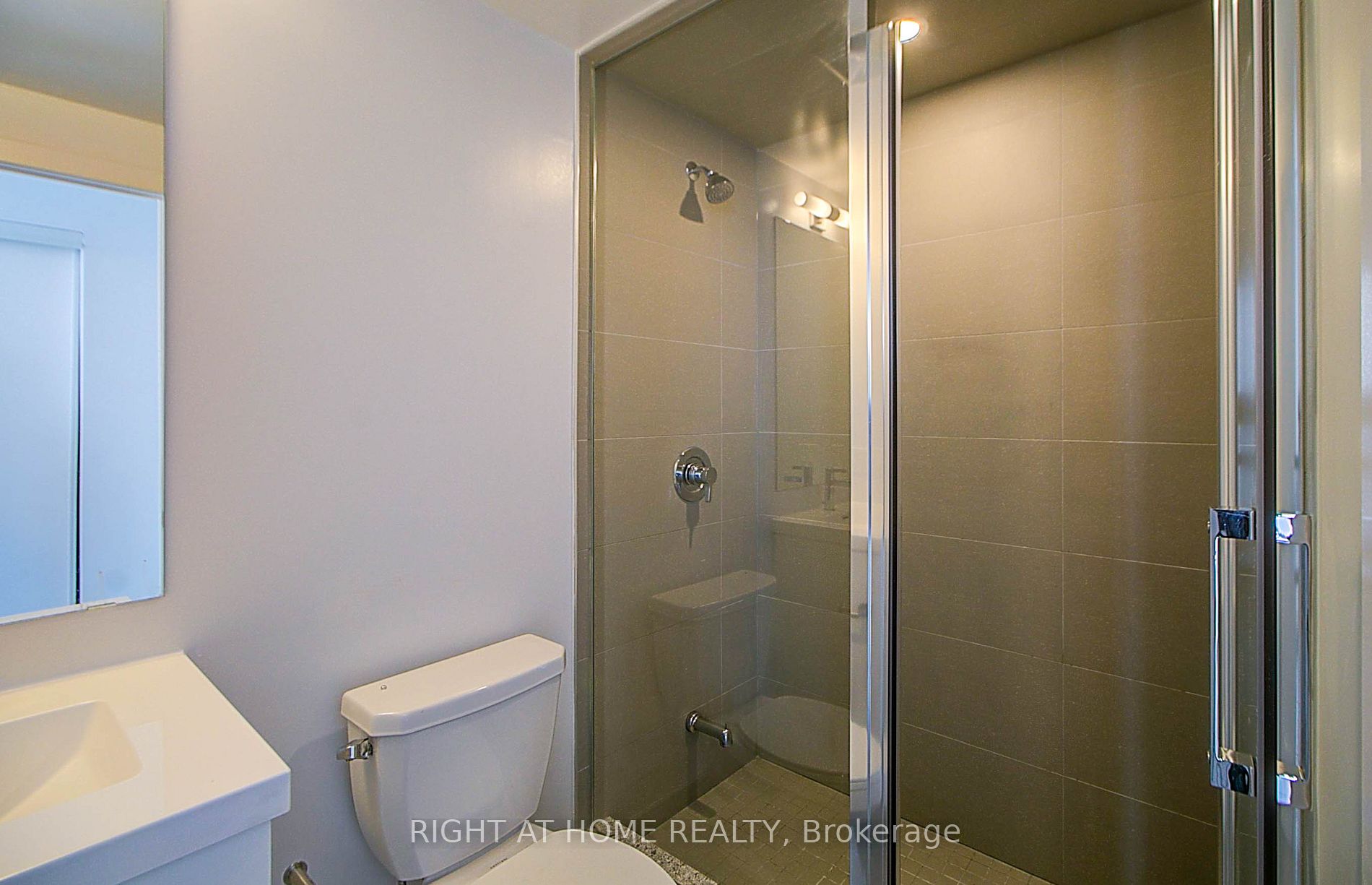 2550 N Simcoe St 2407