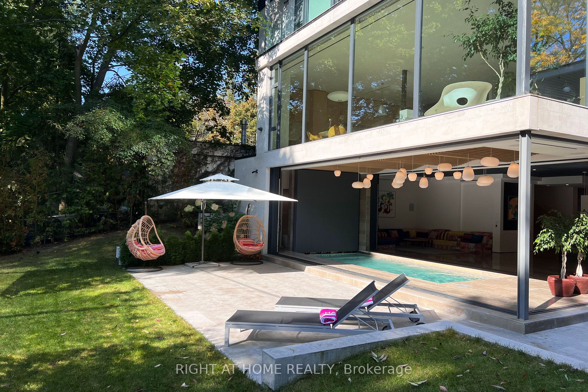 19 Cortleigh Blvd