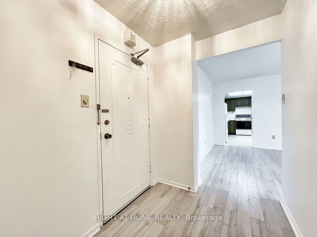 5 E Old Sheppard Ave 809