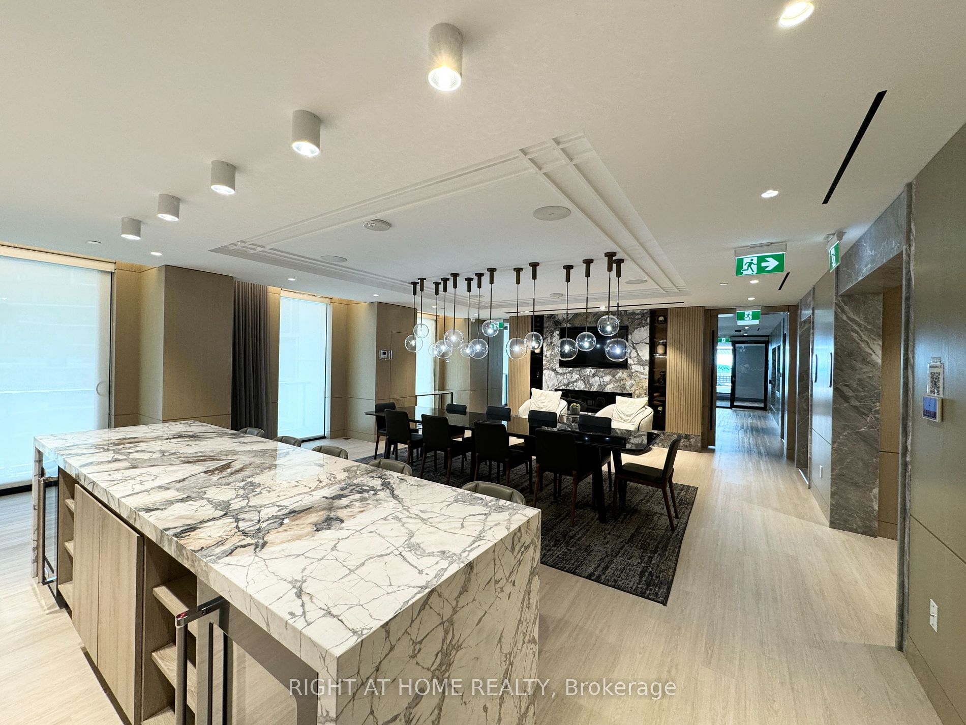 118 Merchants' Wharf 912