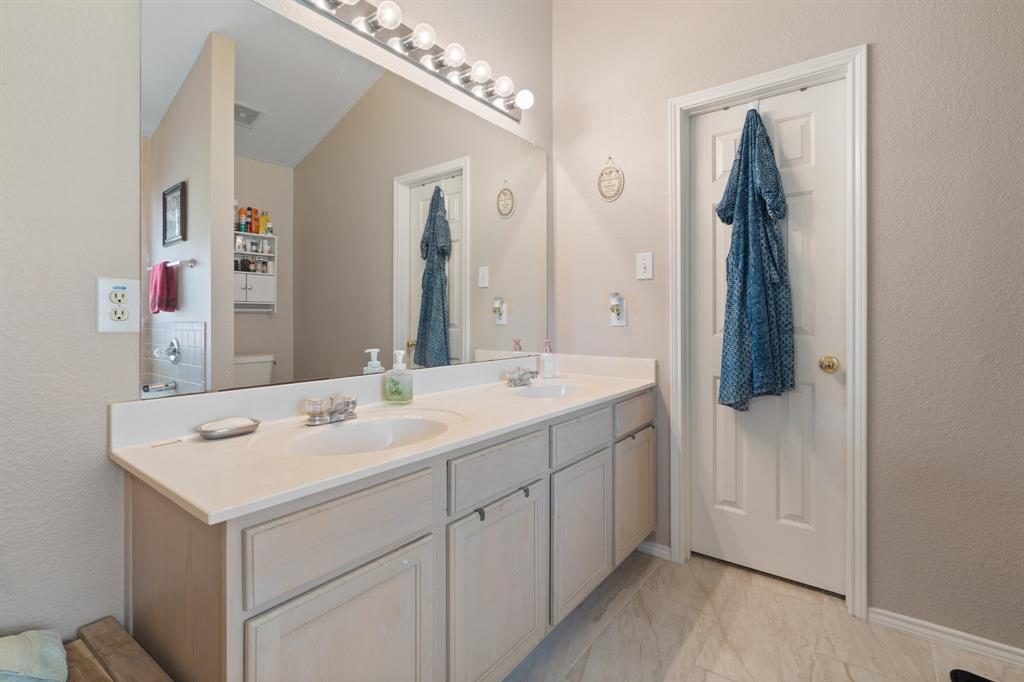 6804 Red Rock Trail