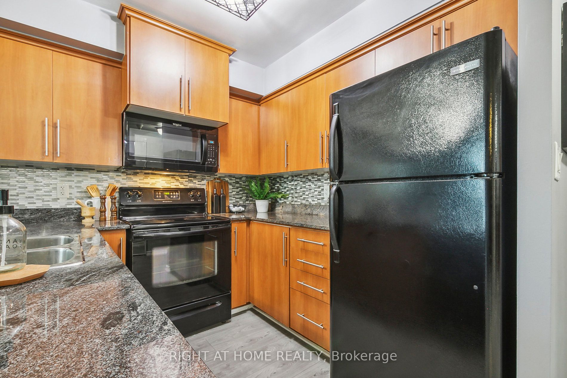 8 Rosebank Dr 17K