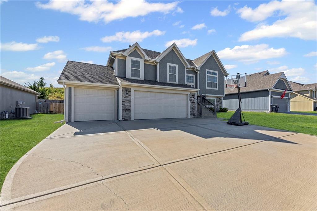 6720 N Cypress Avenue