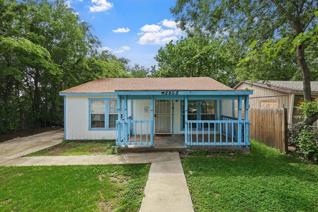 This cute 3-bedroom, 1-bath home is leased through January 2026 at $1,600 per month, making it a great turnkey investment. Located just minutes from downtown Fort Worth, the Stockyards, Fort Worth Zoo, and more, this property offers both convenience and steady rental income. Don't miss your chance to own in a prime location with built-in cash flow!