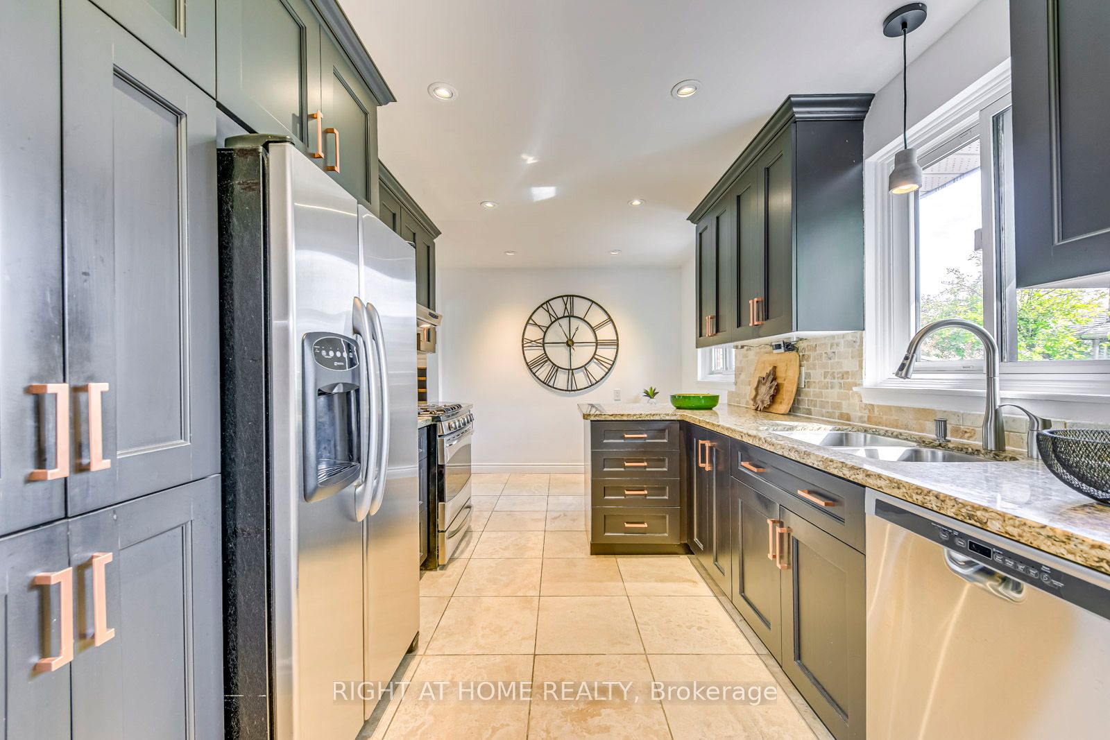 1306 Napier Cres