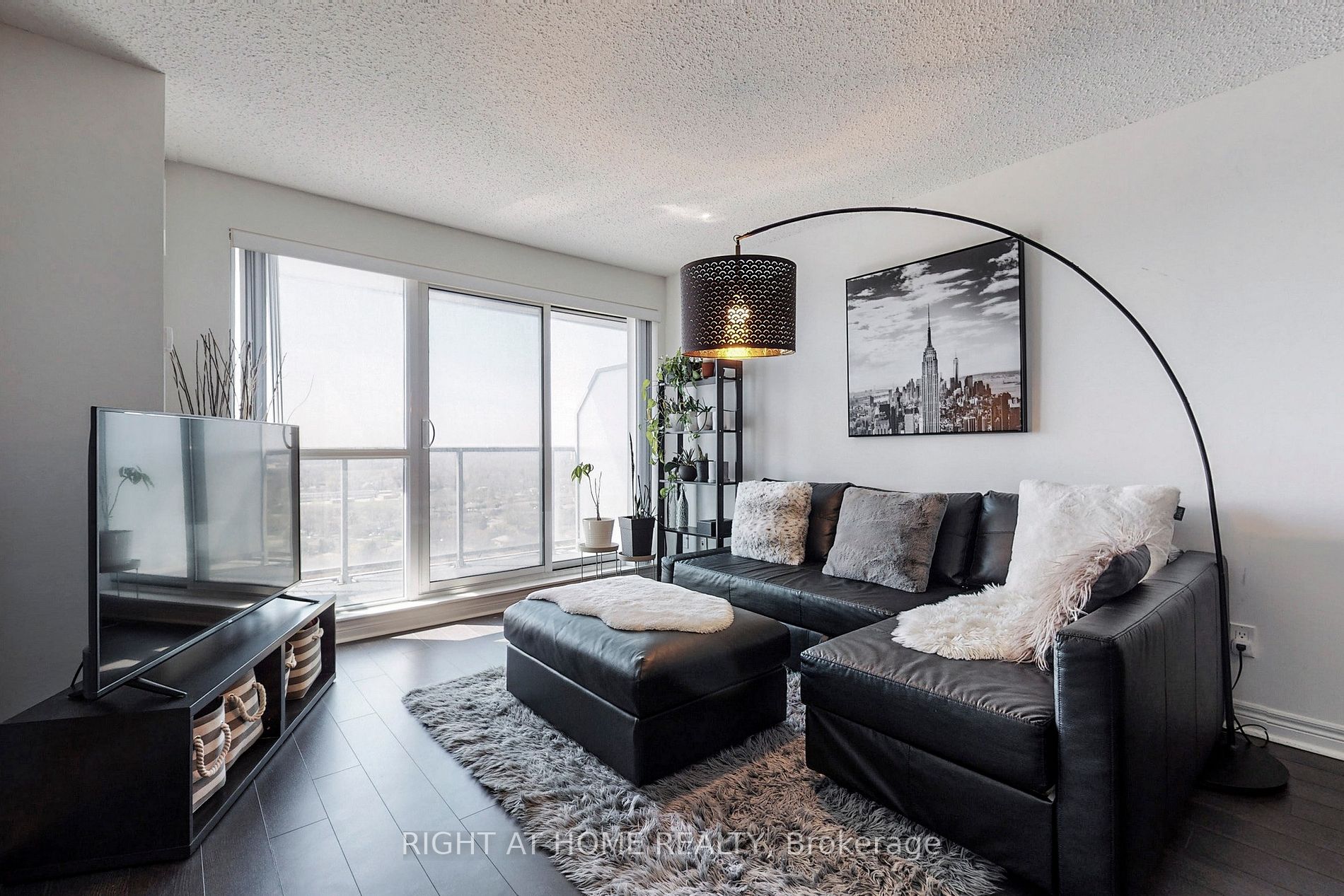 50 Town Centre Crt 1911