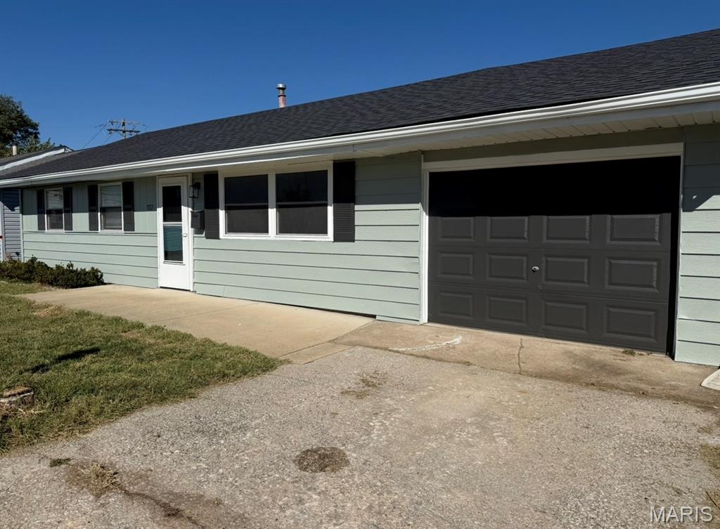 Beautifully remodeled and completely move-in ready! This charming 3-bedroom, 1-bathroom home offers modern updates and an ideal layout for easy living. Fully upgraded and equipped with brand-new stainless steel kitchen appliances. Enjoy a freshly updated interior with stylish finishes throughout.Three comfortable bedrooms provide plenty of space for family, guests, or a home office.The fenced-in backyard offers a secure area for pets, play, or hosting weekend BBQs.A massive garage provides tons of extra storage space, a workshop area, or room for a oversized vehicle.Rest easy knowing a brand-new roof was just installed on 9/30/26.This property blends comfort, style, and practicality. Call your favorite realtor today to schedule your private viewing!