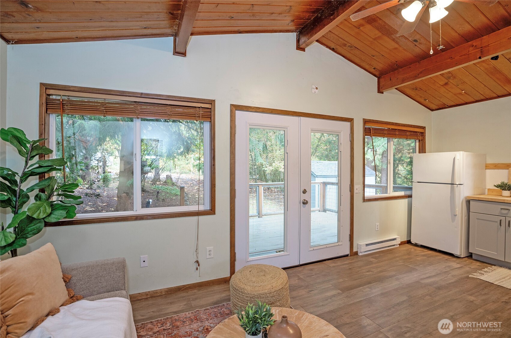 70 E Larchmont Place