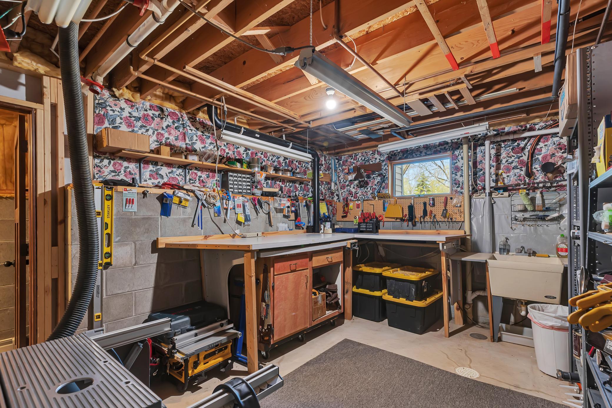 2022 Hillcrest Drive