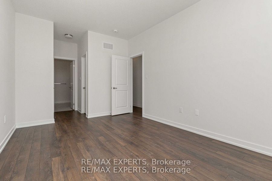 33 Kinloss St