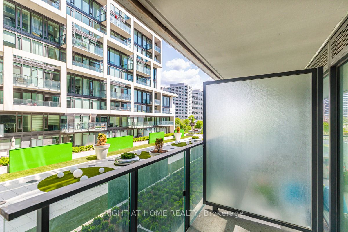 8 E Hillsdale Ave 745