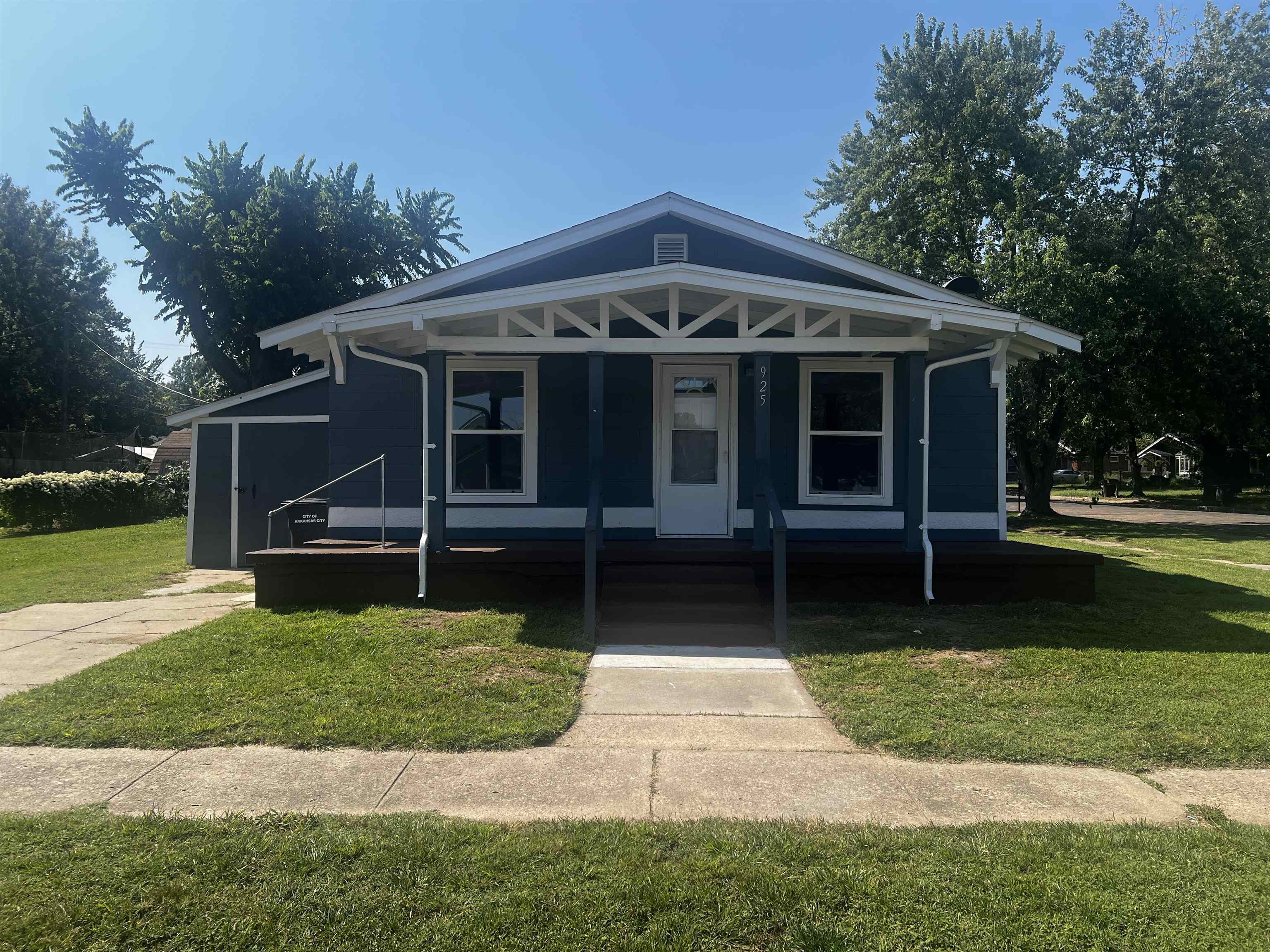 925 N 1st