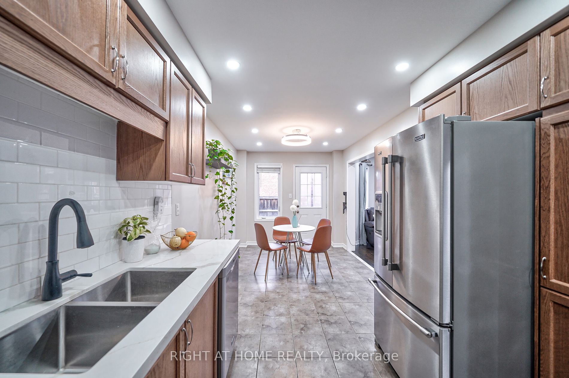 398 Messure Cres