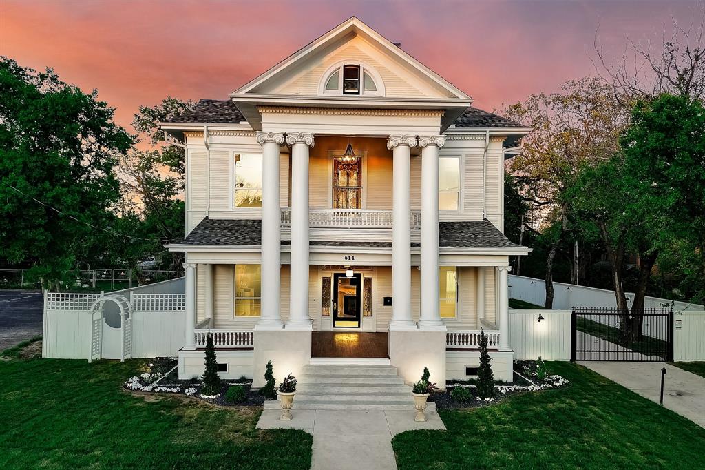511 S Travis Street