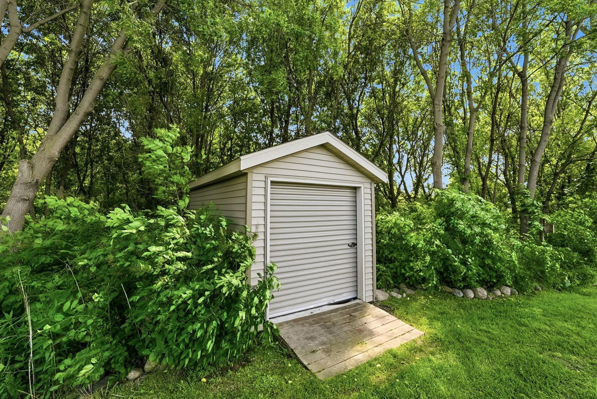 1306 Iris Lane NE