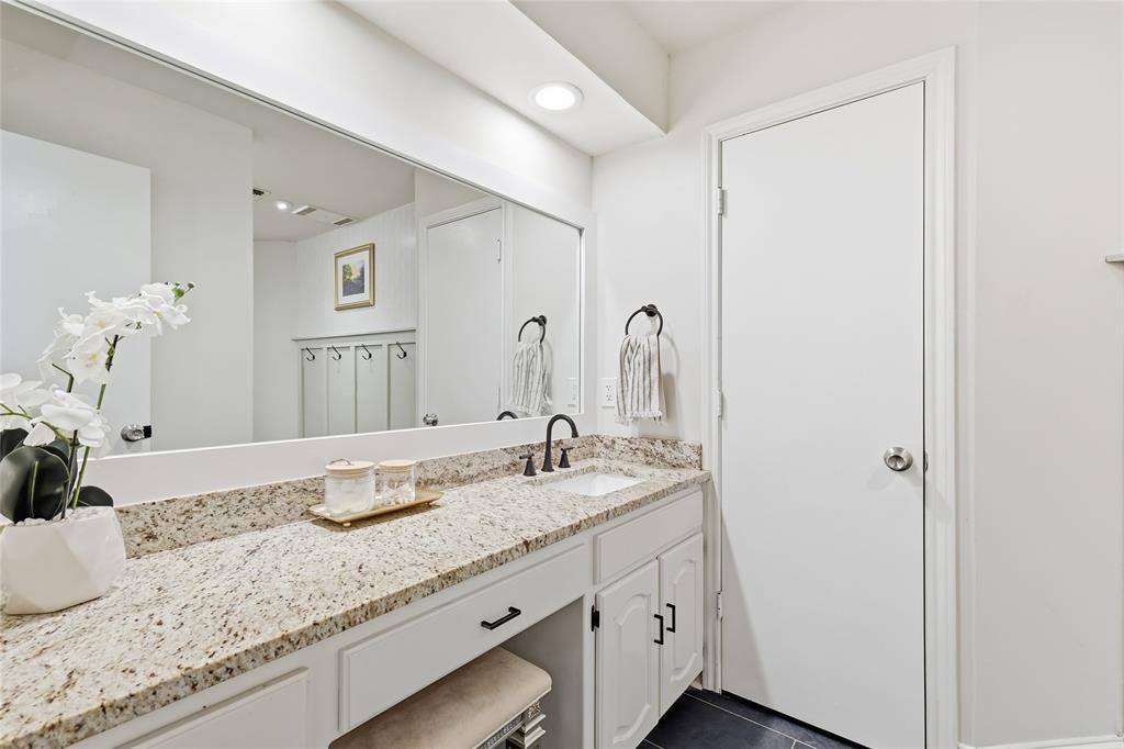 5008 Lake View Circle