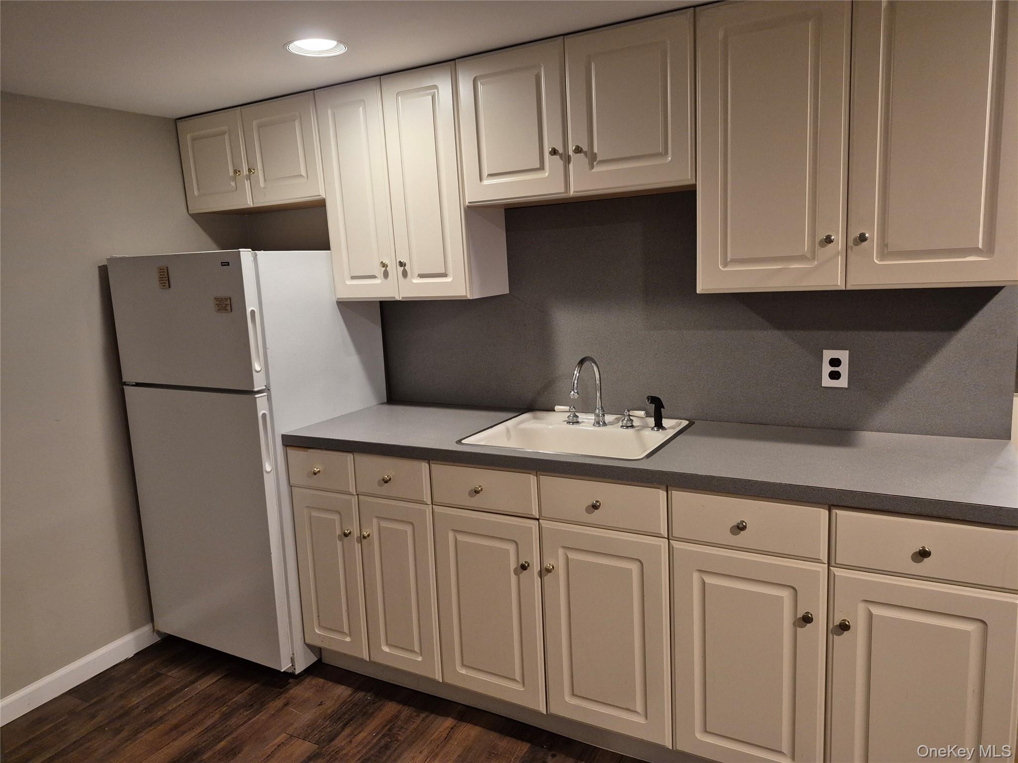 2418 Knob Hill Drive