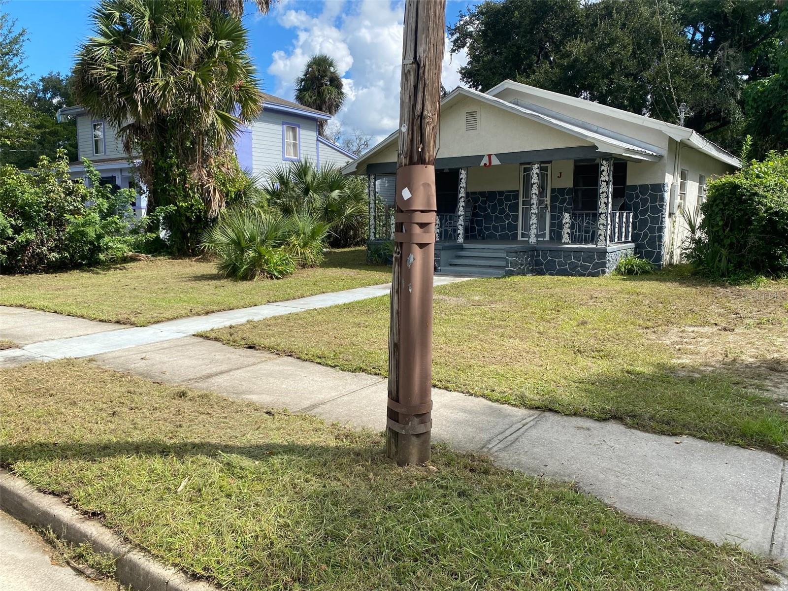 Fractional Ownership. Charming 4-bedroom, 1-bath home available in established neighborhood. Spacious living room that flows to dining room in open concept. Enjoy summer evenings on the front porch or tend to your garden in the backyard. Bring investors or contact us for showing instructions today.