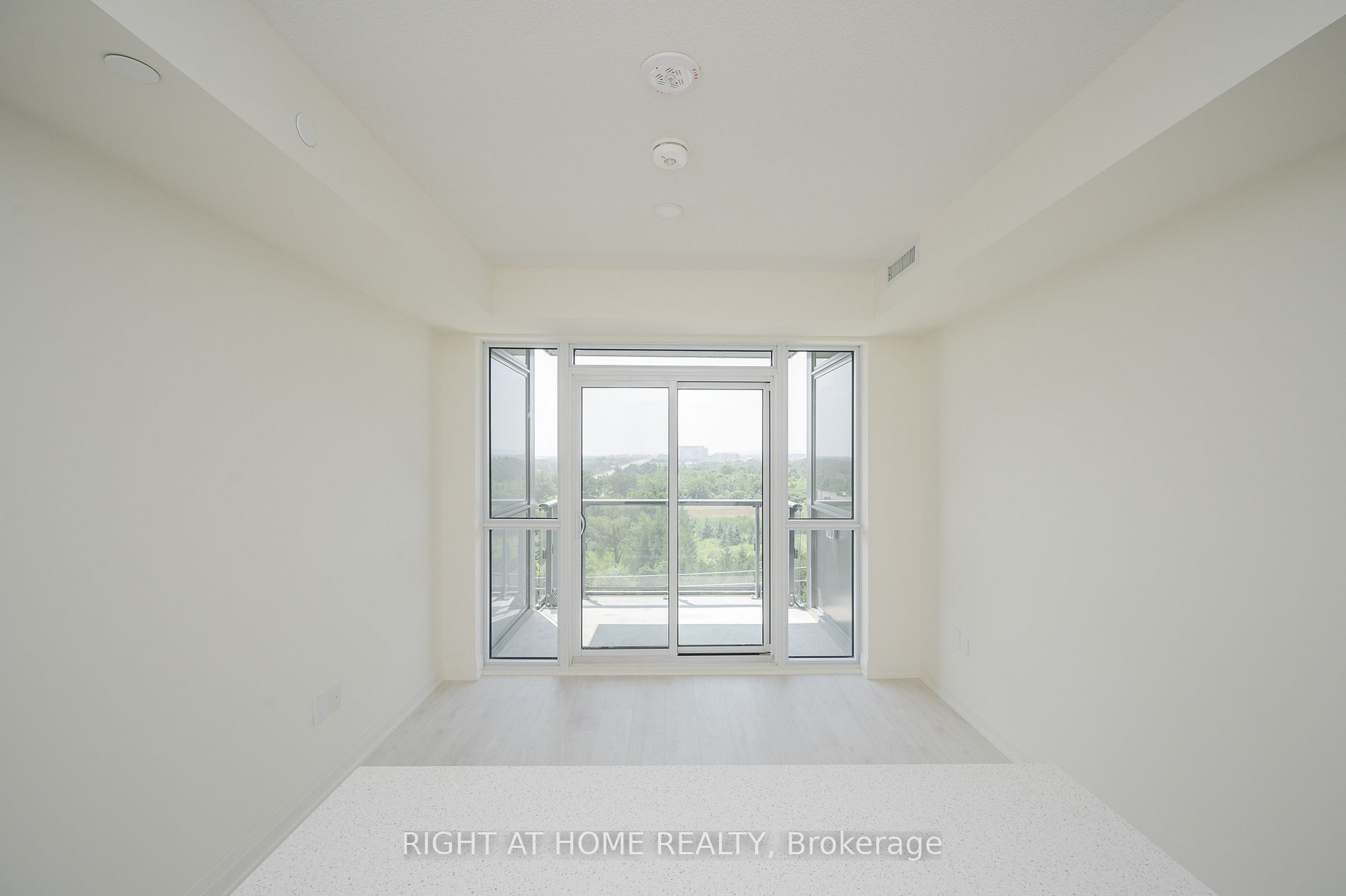 509 W Dundas St 605