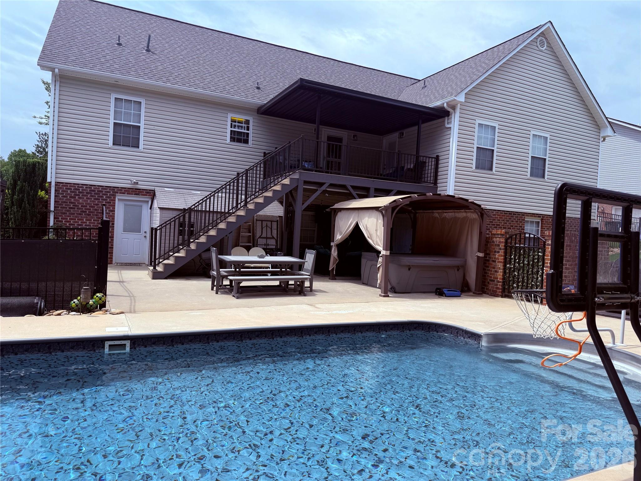 109 White Hall Lane