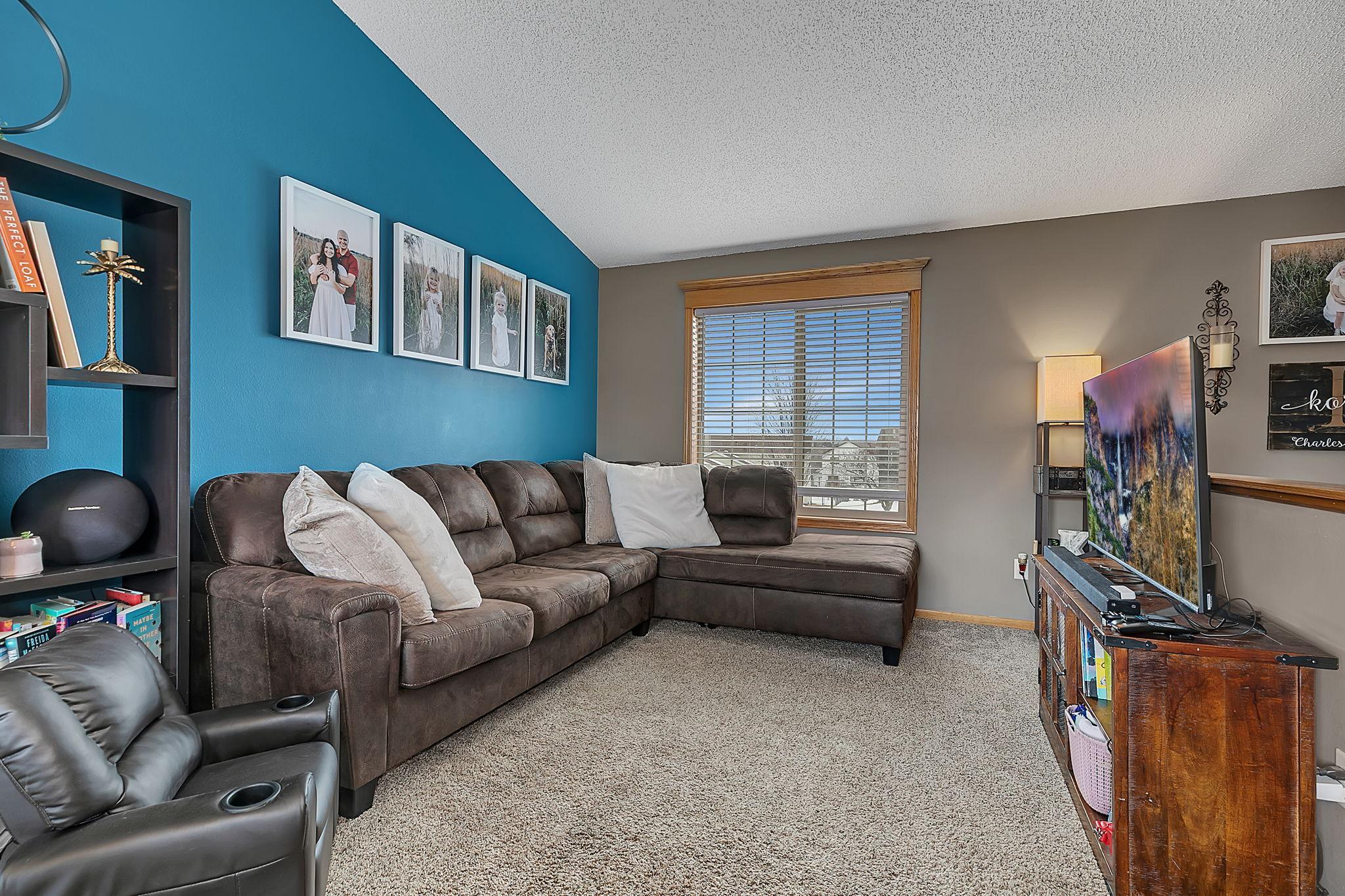 1525 Park View Lane NE