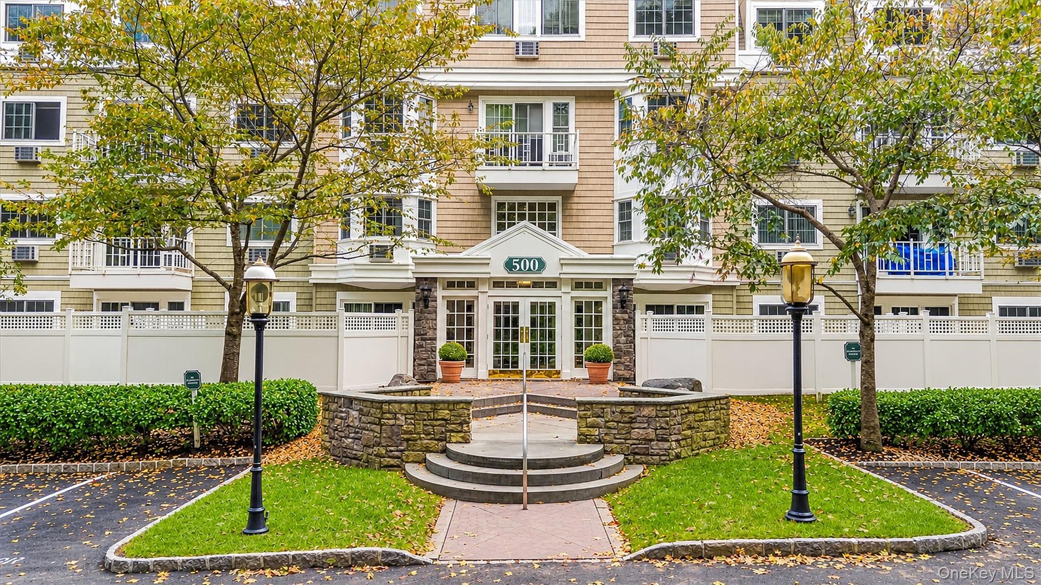 500 Pondside Drive 2C