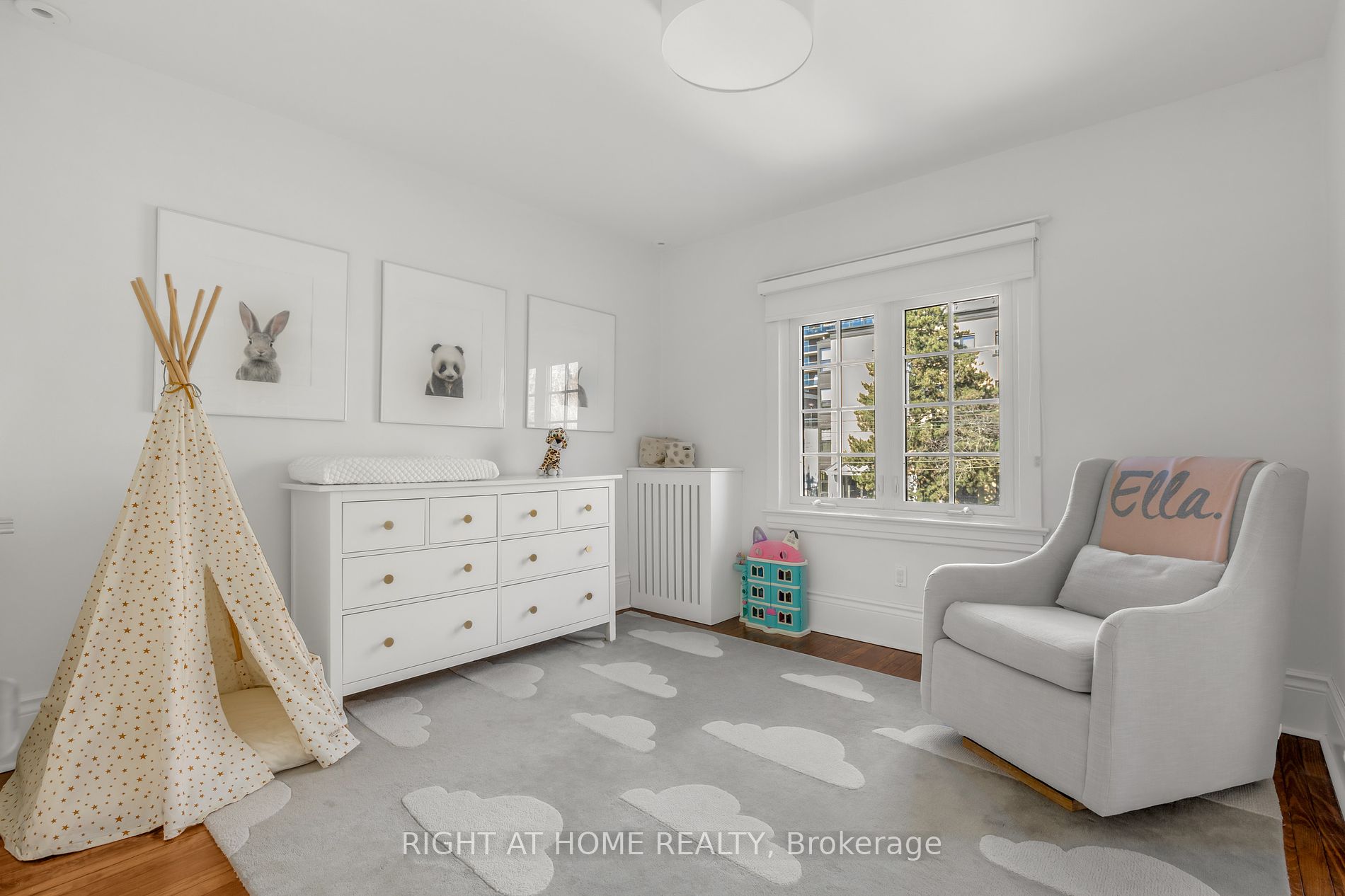 27 E Woodlawn Ave