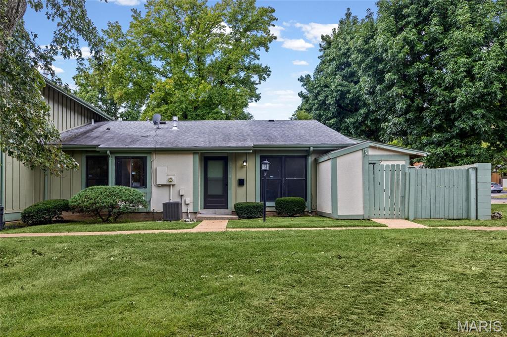 11118 Whispering Oaks Drive