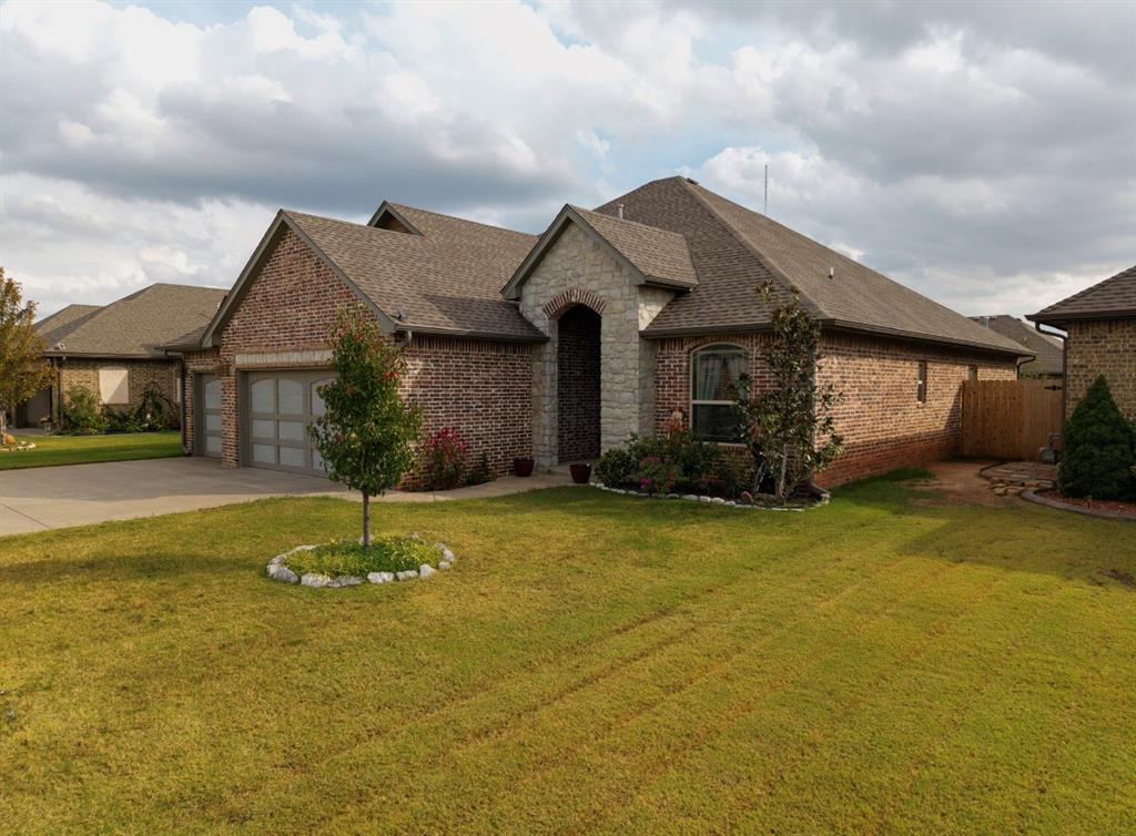 Welcome to this beautiful 4 bedroom, 2 bathroom home located in the highly sought after Siena Ridge neighborhood. This inviting property features an open and functional floor plan, perfect for both relaxing and entertaining.
Enjoy outdoor living year round on the covered porch, overlooking the sparkling in-ground pool a private backyard oasis ideal for gatherings or quiet evenings at home. Inside, the home offers spacious bedrooms, a modern kitchen, and abundant natural light throughout.
Conveniently located near top rated schools, parks, shopping, and dining, this Siena Ridge gem combines comfort, style, and location. Don’t miss your chance to make it yours!