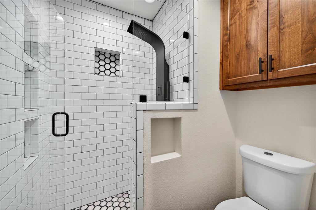 616 E Bells Boulevard