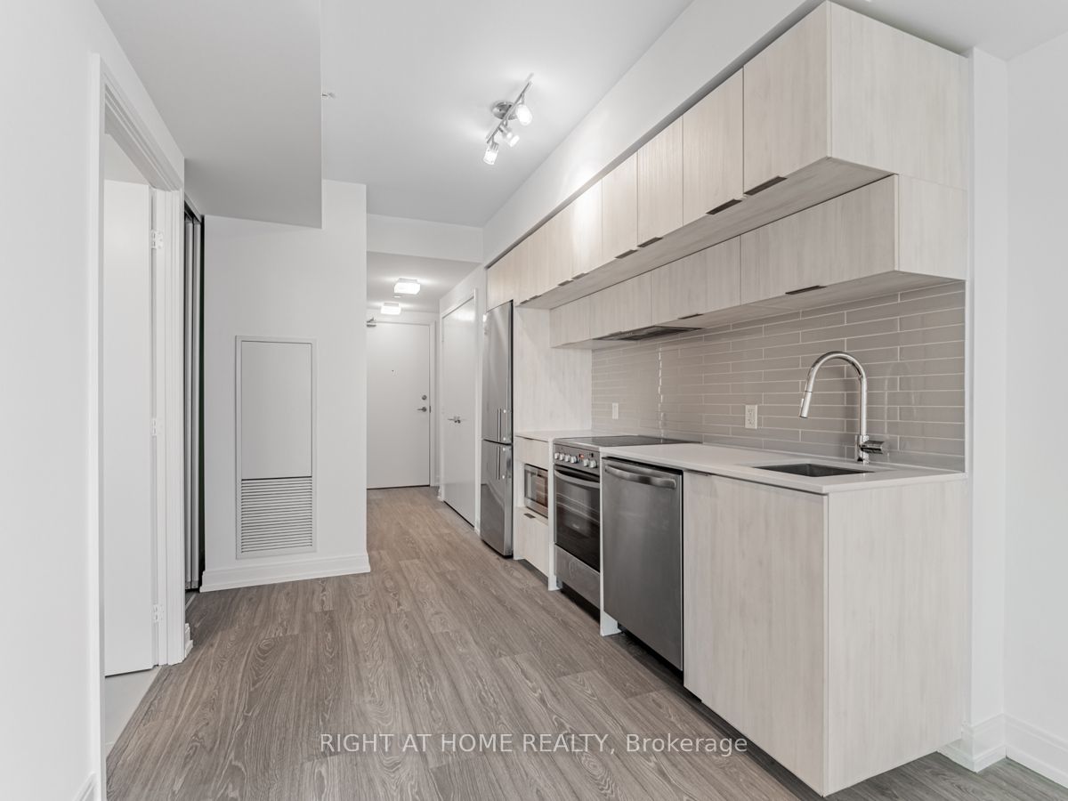 181 E Dundas St 2715