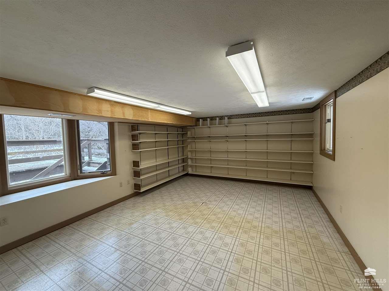 7100 Tuttle Creek Boulevard