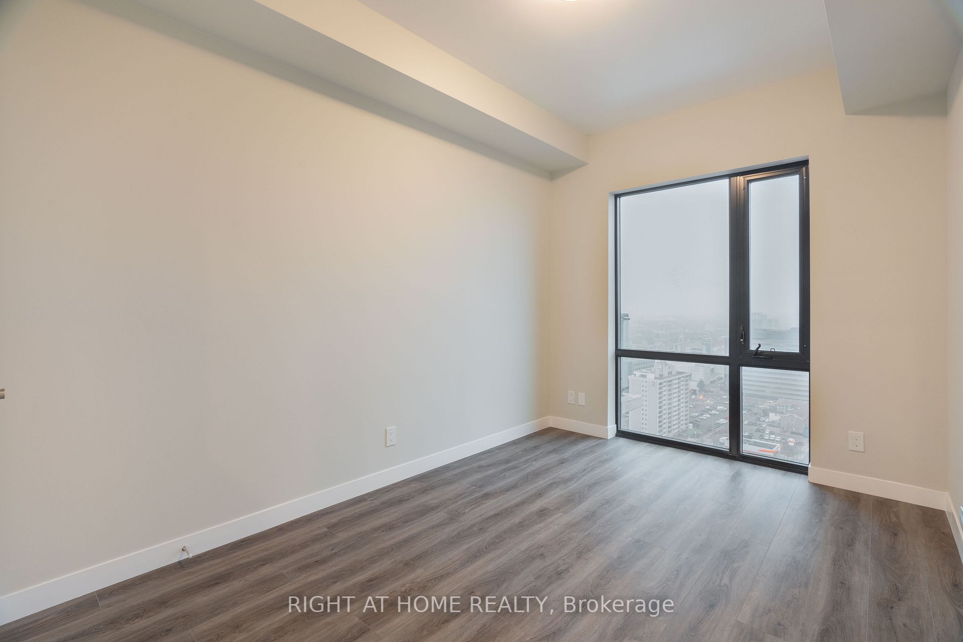 15 S Queen St 2214