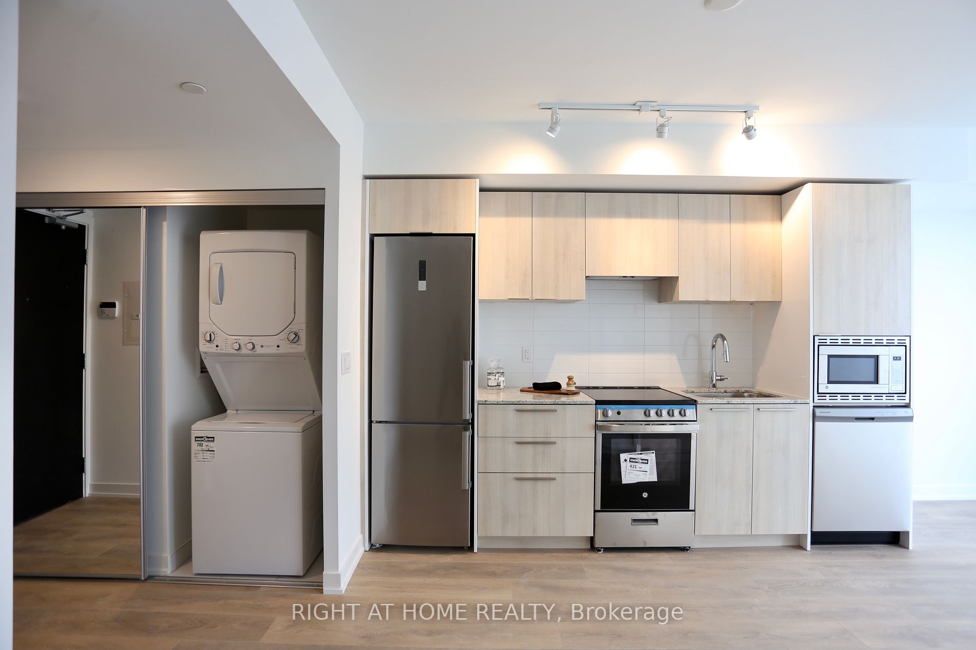 501 Yonge St 2303