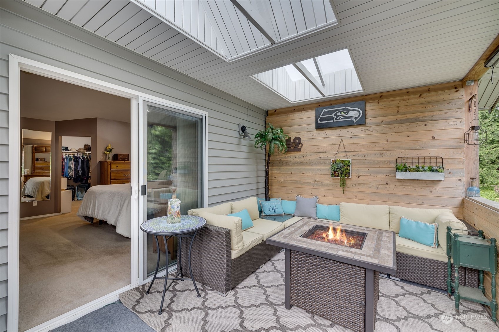 Unit B - Great Private  relaxing area after a long day or gathering Space. This Area use to have a Hot Tub everything is there to add one.
