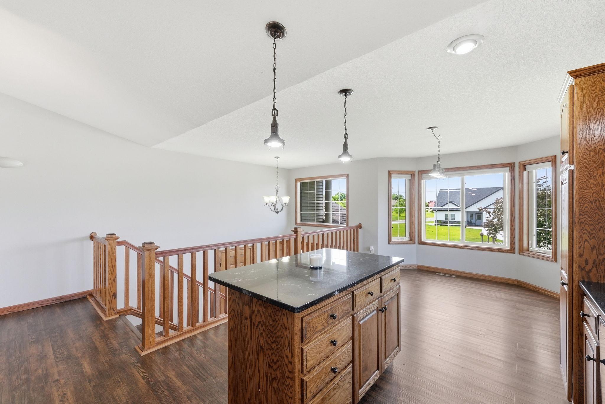 1306 Iris Lane NE
